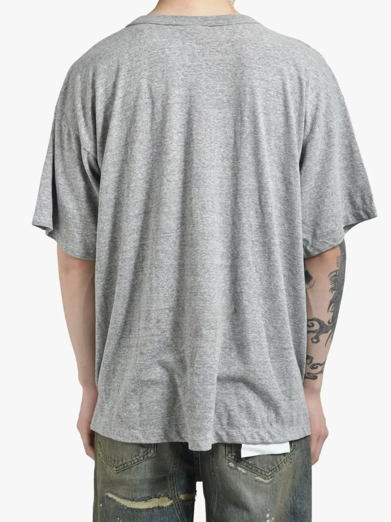 ❥8030 P116 Saint Mxxxxxx gray short-sleeved T-shirt, made of soft cotton fabric, comfortable and breathable. "BASTARDS OF YOUNGSMXOX" is printed on the front. It has a full street feel. The loose fit accommodates a variety of body shapes. It is suitable for daily casual or street wear. Size: (S-M-L-XL) Color: Gray